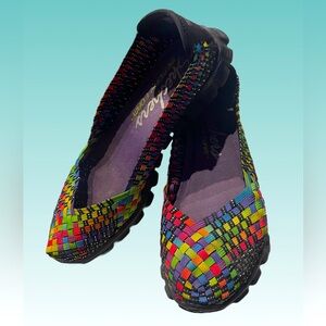 Skechers rainbow 🌈 multicolor memory foam woven slip-ons Size 10 fits like 11